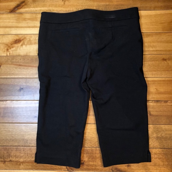 BEBE Black Crops Capris Pants sz 8 - Picture 2 of 7
